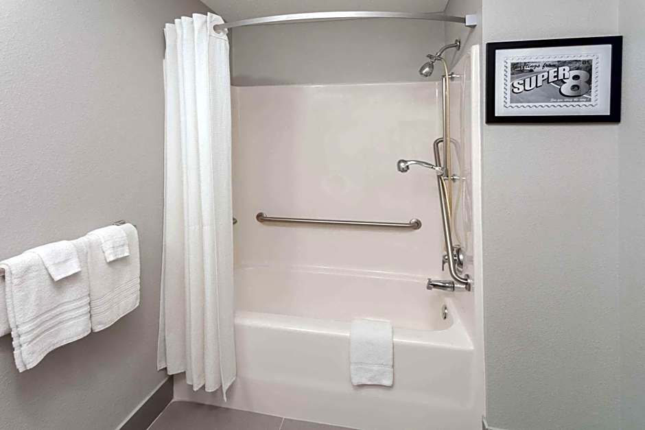 Super 8 by Wyndham Rochester