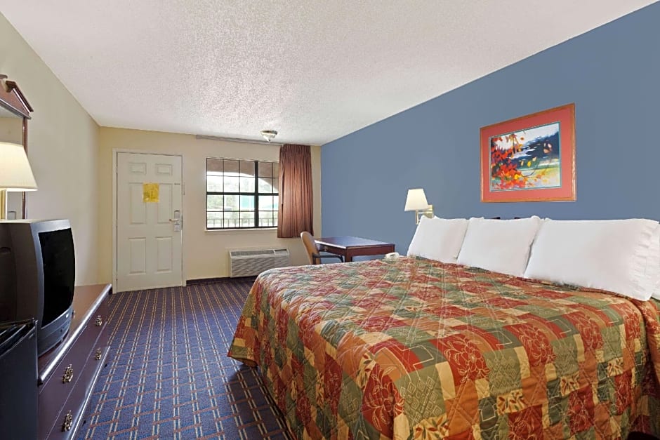 Days Inn by Wyndham Downtown-Nashville West Trinity Lane