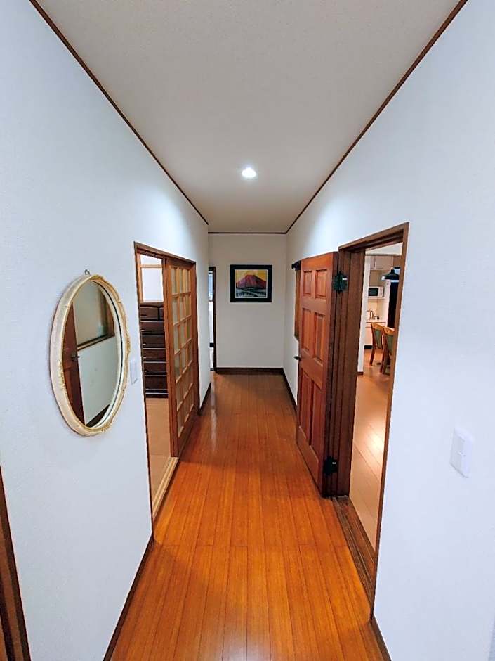 season guest house in nishi shinjuku 100 square meters, 4 bedrooms, 2 living rooms