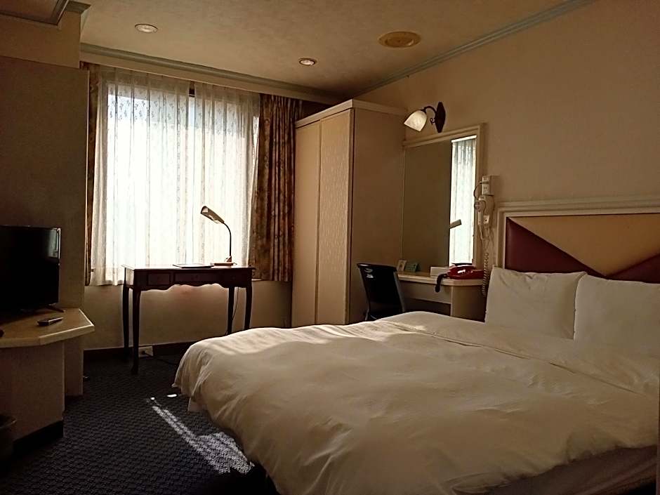 Chungli Business Hotel