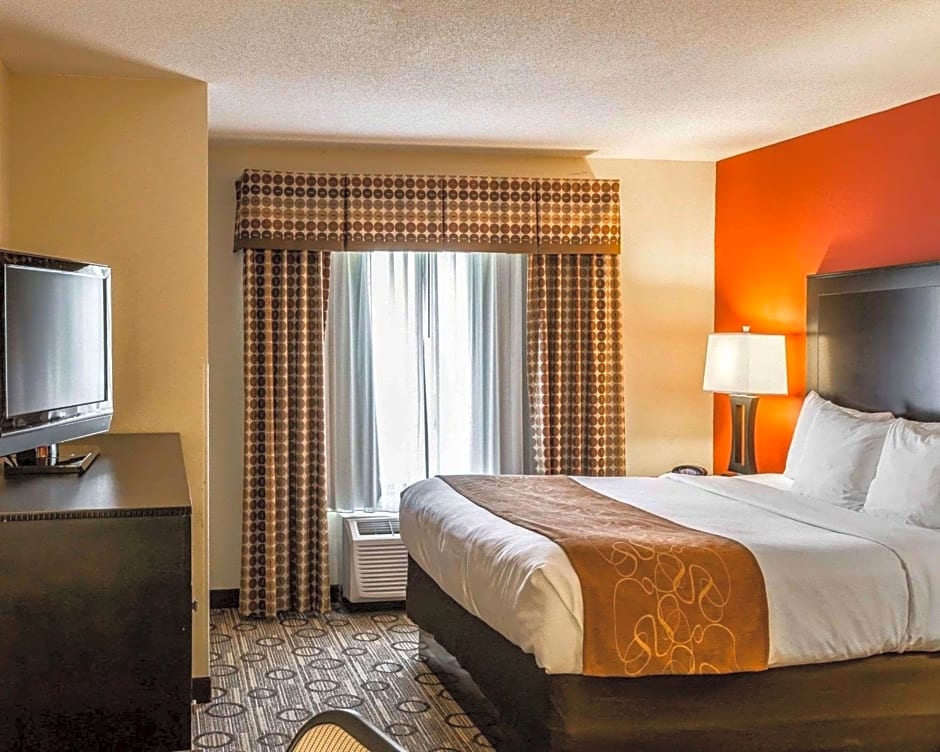 Comfort Suites At WestGate Mall