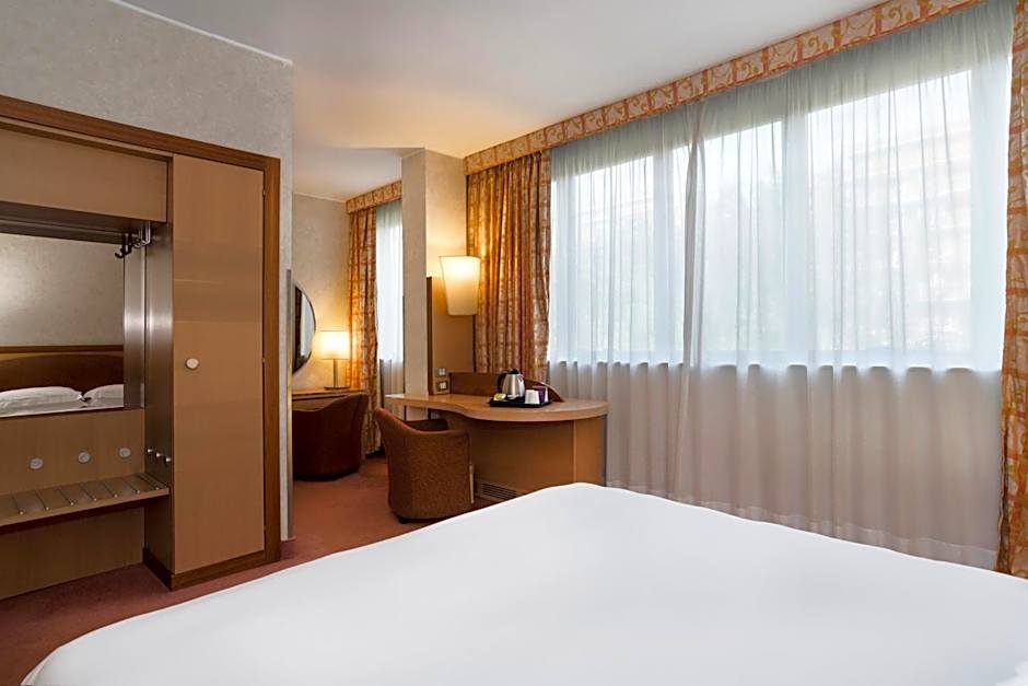 Mercure Roma West
