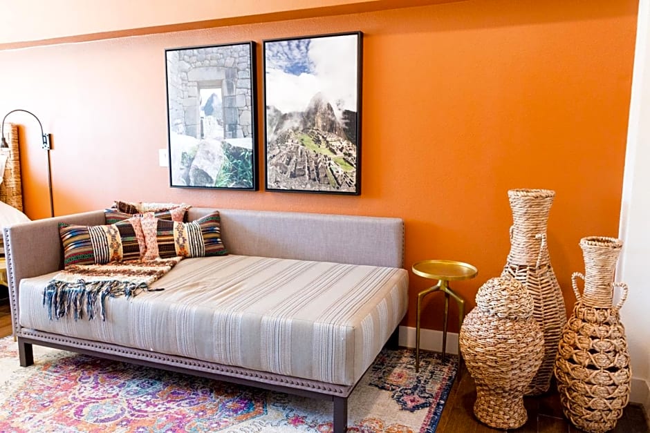 The Bishop Arts Hotel by Qresorts