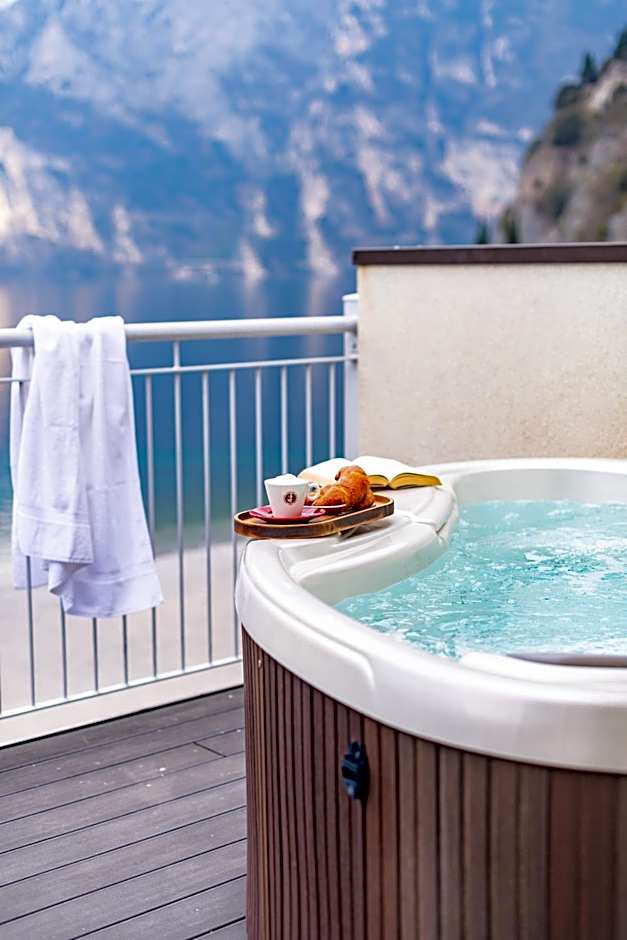 Hotel Baia Azzurra - Lake Front