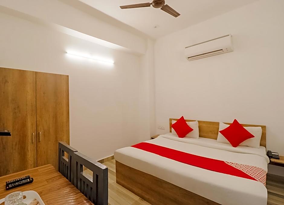 Hotel R K Palace by OYO Rooms – Patna, CO