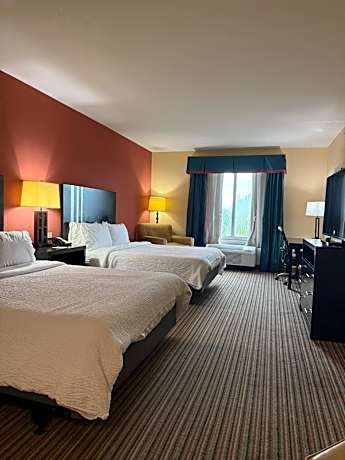 Standard Queen Room with Two Queen Beds and Mobility Accessible Tub
