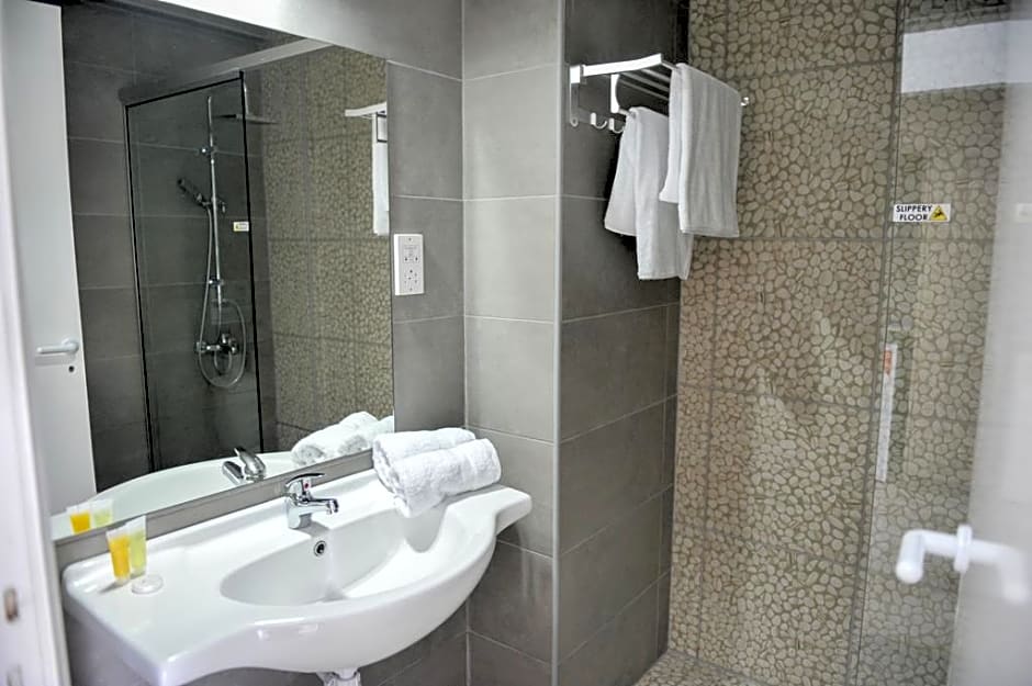 Fedrania Gardens Hotel