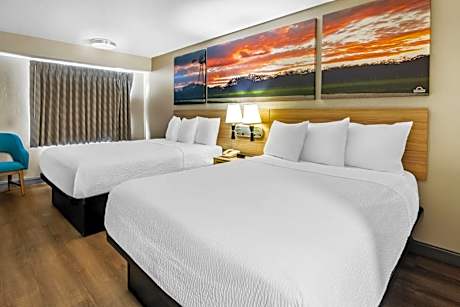 Doube Room with Two Double Beds and Roll-In Shower - Mobility/Hearing Accessible - Non-Smoking