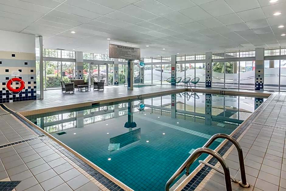 Super 8 by Wyndham Macleod Trail Calgary