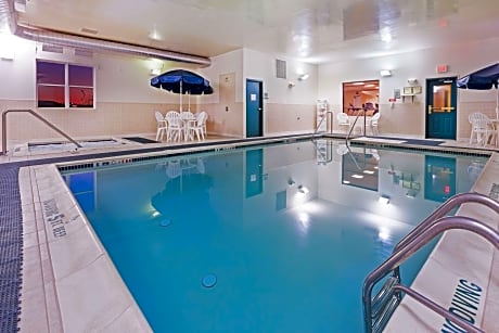 Country Inn & Suites by Radisson, Chambersburg, PA