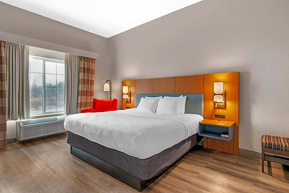 Country Inn & Suites by Radisson, West Bend, WI