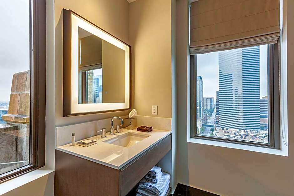Cambria Hotel Houston Downtown Convention Center