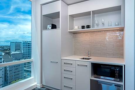 Suite, 1 King, Skyline view, High floor
