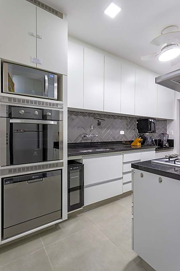 Maravilha no Leme - Até 4 pessoas - GRC701 Z5