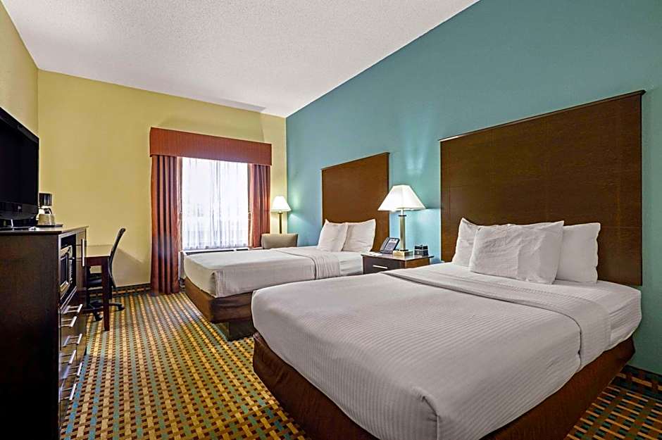 La Quinta Inn & Suites by Wyndham Maingate Fort Jackson