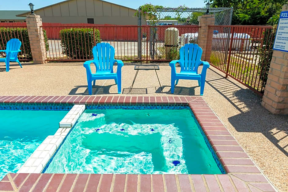 Days Inn by Wyndham Granbury
