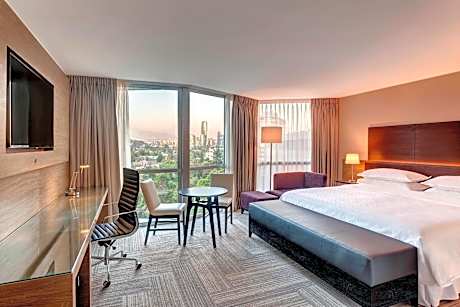 Superior Room, Guest room, 1 King, Pool view