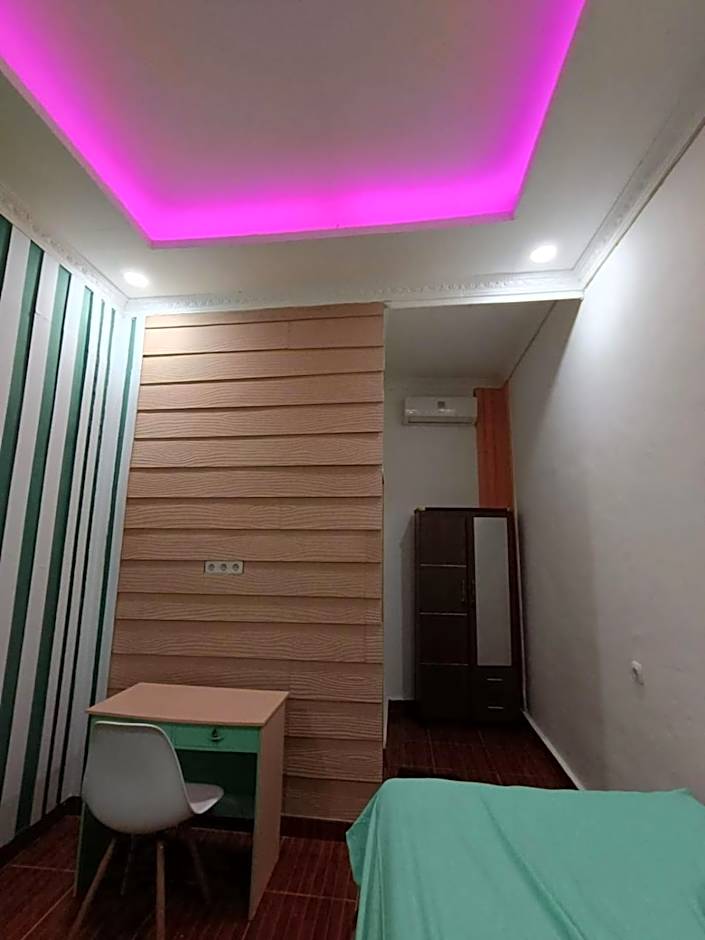 OYO Life 93158 Kost Asaka