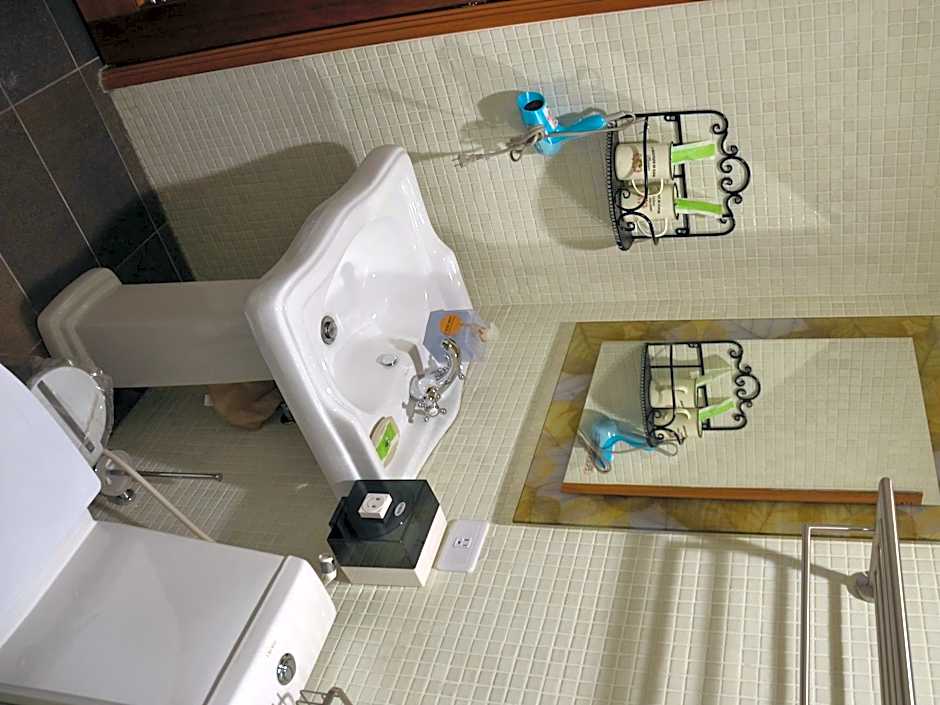 43&13 Room Store B&B