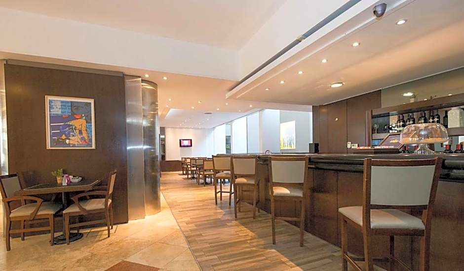 Urquiza Apart Hotel & Suites