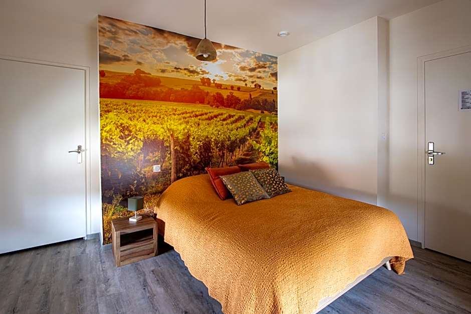 Photo 1 of 7 of Deluxe 1 King Bed