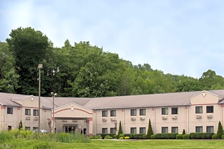 Super 8 by Wyndham Grove City