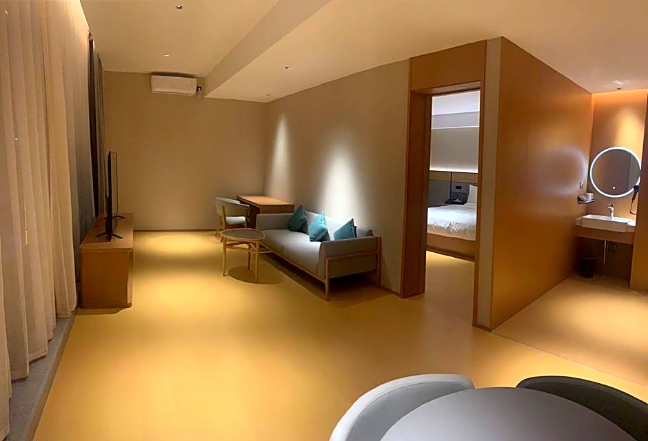 Photo 1 of 6 of Suite