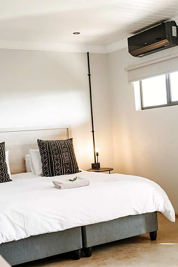 Lighthouse Guesthouse & Cafe