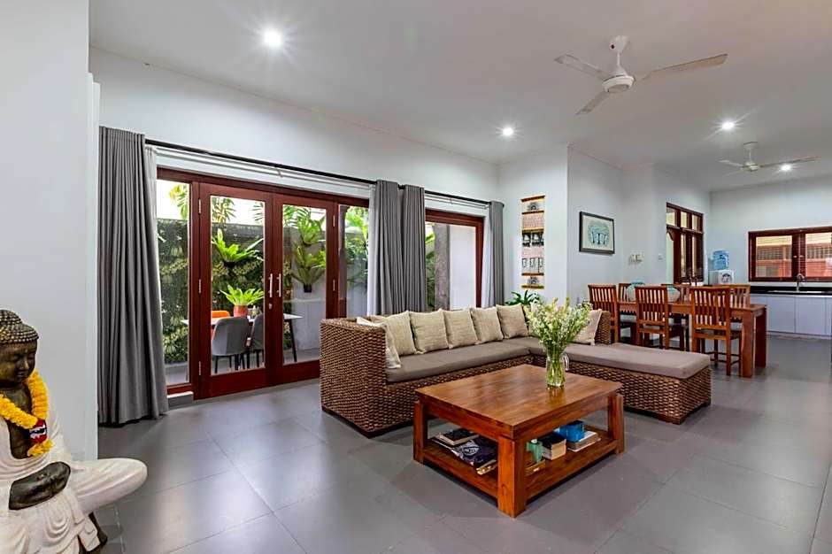 Villa Rosa - Spacious Oasis with Private Pool, close to Beach & Dining