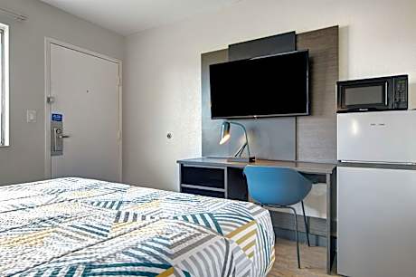 1 Queen Bed | Non-Smoking, Micfridge
