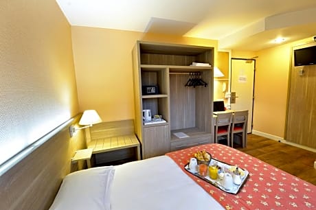 Twin Room with Courtyard View