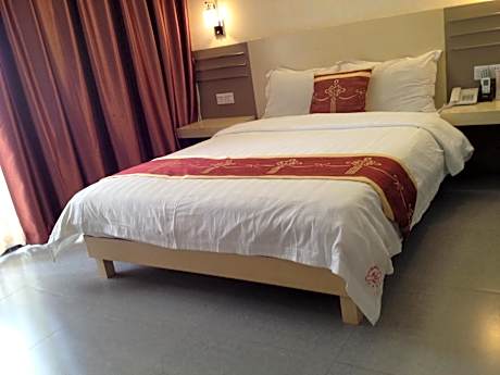 Business Queen Room