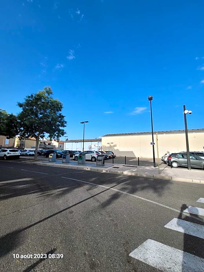 KYRIAD ORANGE Centre Ville - HOTEL RESTAURANT BAR - Galerie d'Art des Princes - Provence Alpes Côte d'Azur - France - Proche A7-A9 - exit21- Châteauneuf-du-Pape Avignon Bollene Nimes Valence - 24h-24h