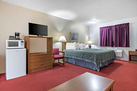 2 King Beds, 1 Queen Bed, Suite, Nonsmoking