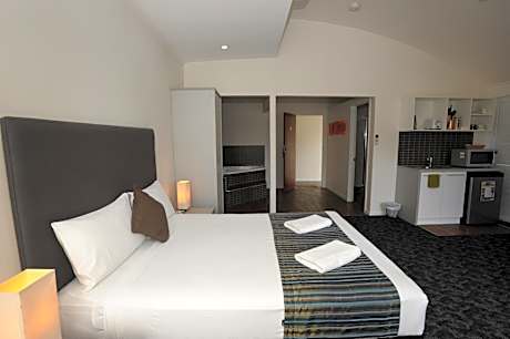 Premium Suite with Spa Bath - Not pet friendly