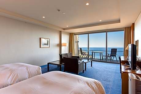 Superior Twin Room with Sea View - Non-Smoking