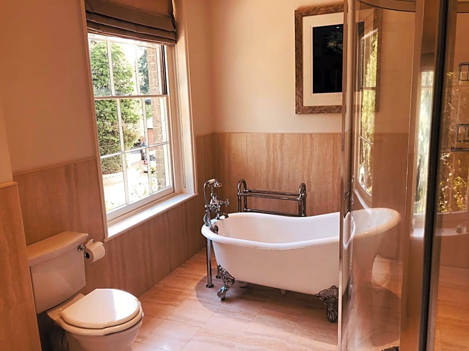 Somerleyton Meadows - The Hideaway Hut & Hot Tub