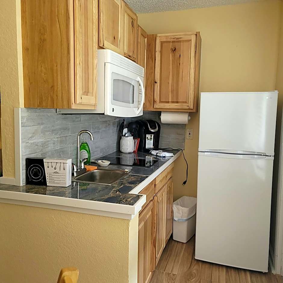 Oceanfront Escape With Balcony and heated salt water pool Sleeps 4