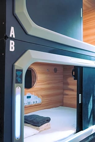 Single Bed in Mixed Dormitory Room