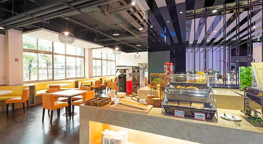 Holiday Garden Hotel SKM Park