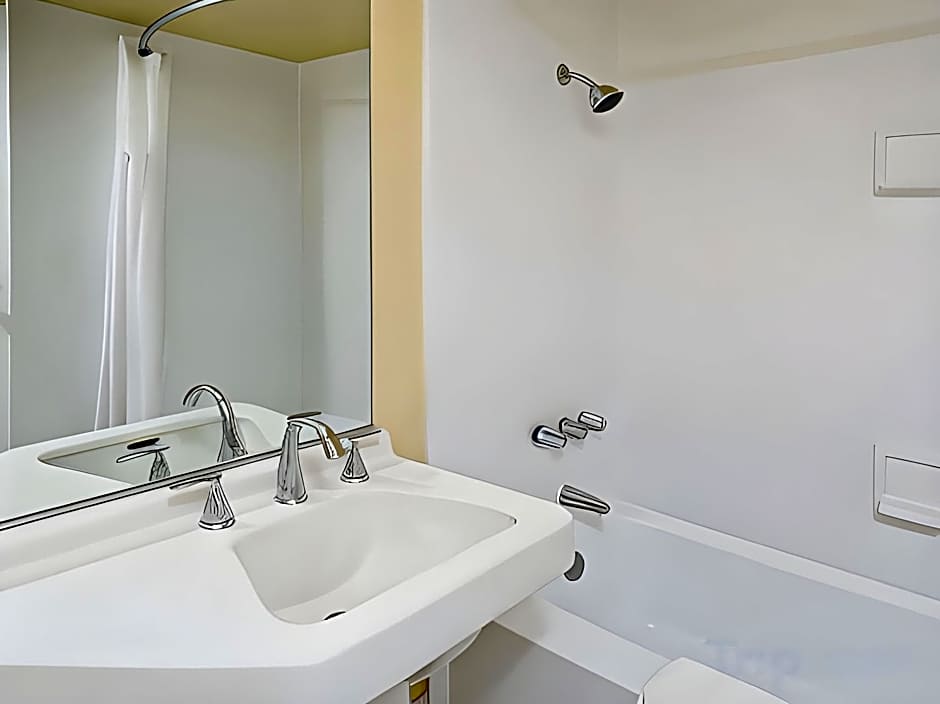 Days Inn by Wyndham Palm Springs
