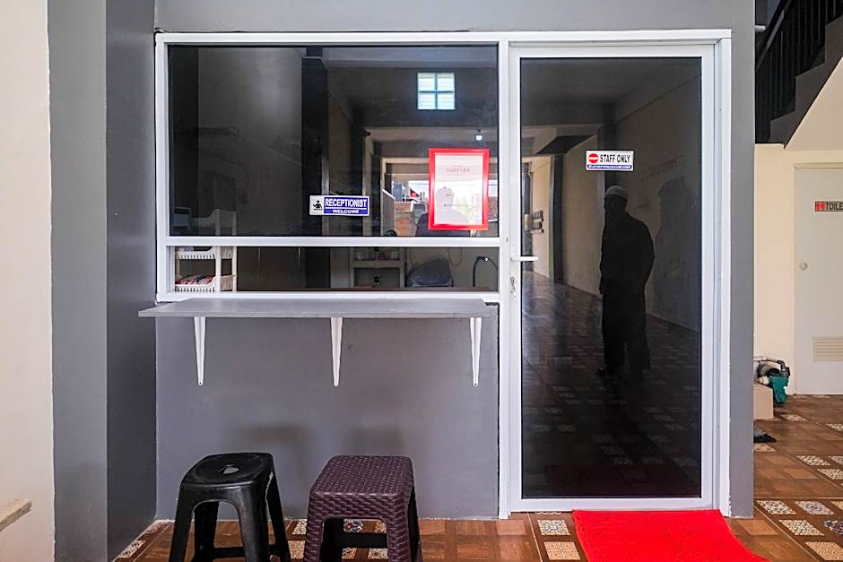 RedDoorz near Laweyan Gentan