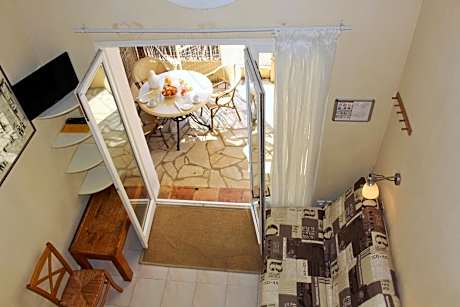 Studio - Split Level