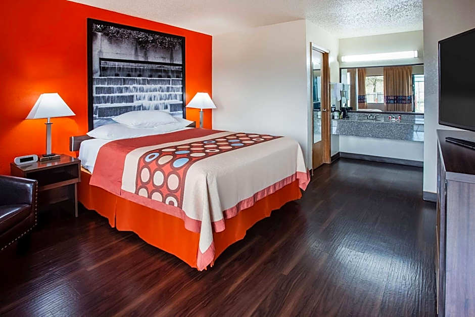 Super 8 by Wyndham Giddings