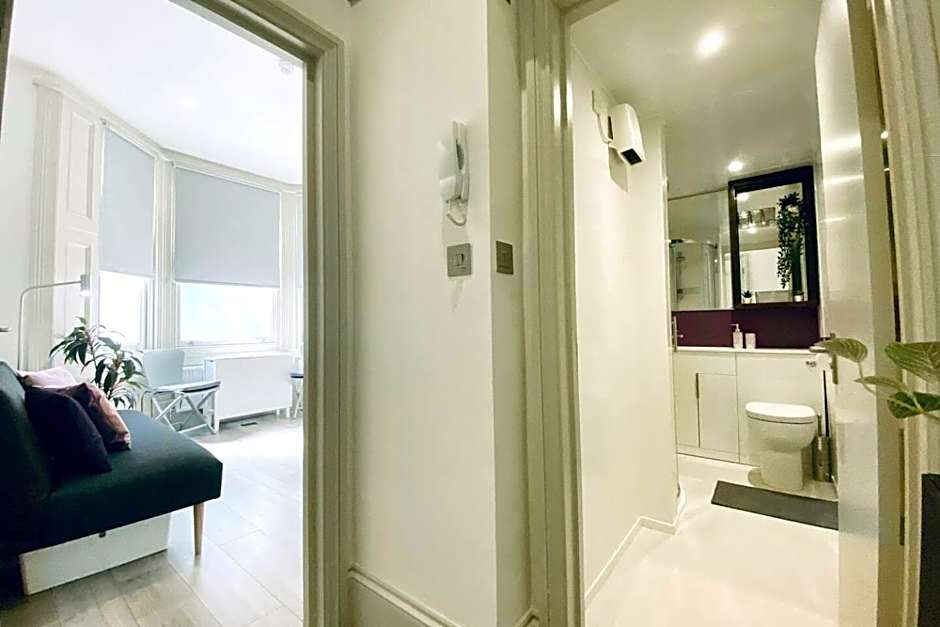 Apt 04 Seaside Serenity Chic Studio Steps to Promenade