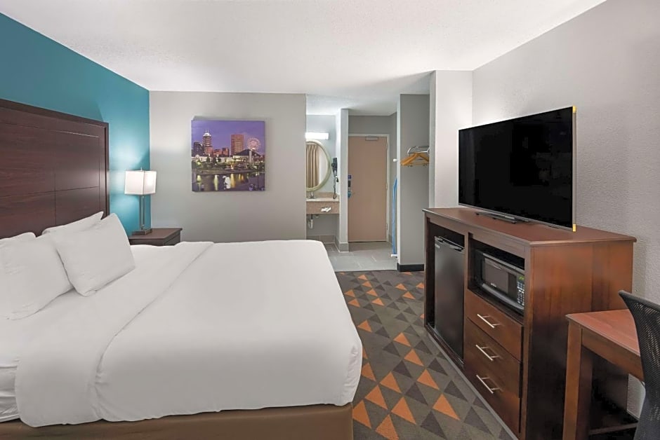 Clarion Pointe Indianapolis Northeast
