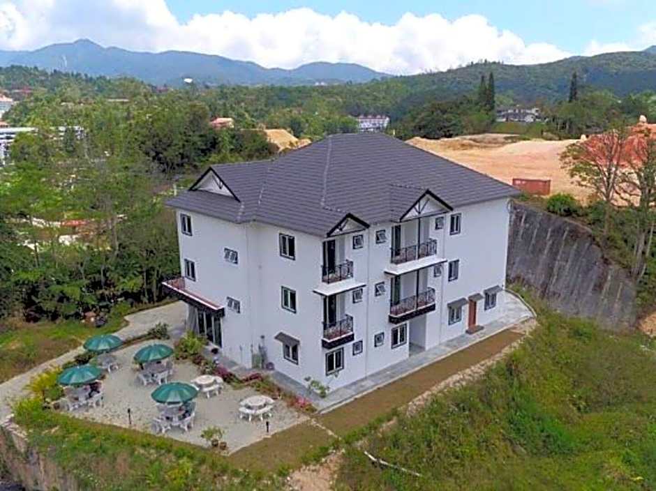 Rovers Inn Guesthouse - Age 11 and Above Only