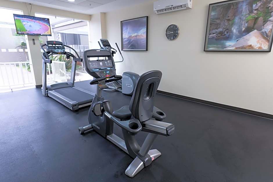 Holiday Inn Express & Suites Guadalajara Aeropuerto By IHG