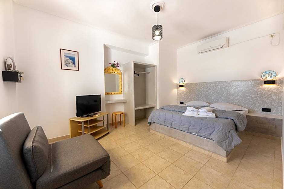 Birds Villa Apartments with Heated Pool - Including Car and Breakfast