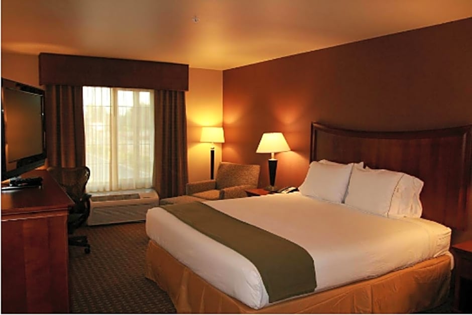 Holiday Inn Express Hotel & Suites Willows